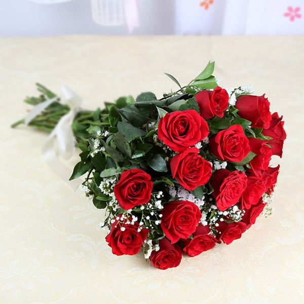 12 red roses bunch